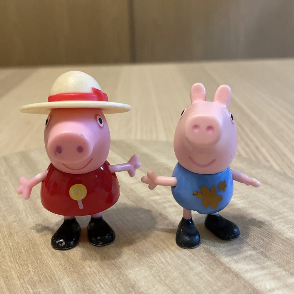 Peppa Pig Figures Lot 2 Peppa & George Pig 2.5" 2" Yellow Hat Red Dress Muddy